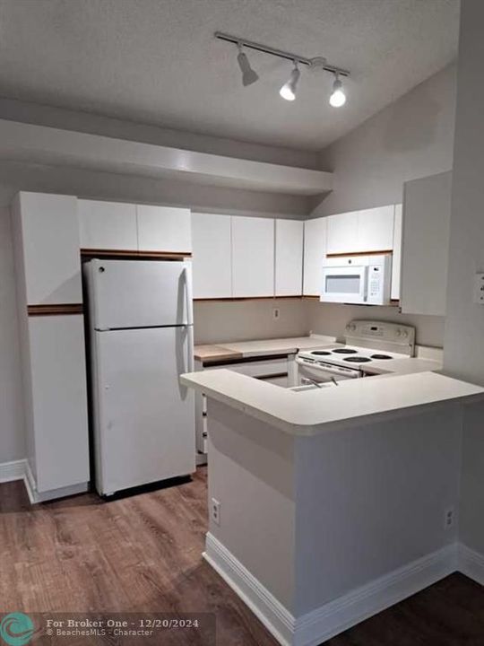 For Rent: $1,750 (1 beds, 1 baths, 862 Square Feet)