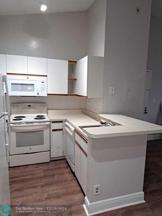 For Rent: $1,750 (1 beds, 1 baths, 862 Square Feet)