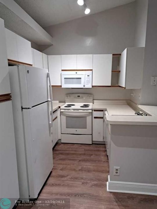 For Rent: $1,750 (1 beds, 1 baths, 862 Square Feet)