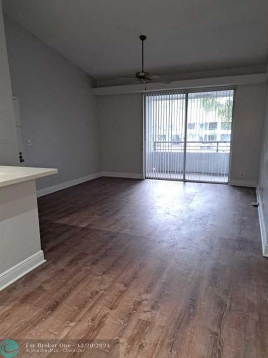 For Rent: $1,750 (1 beds, 1 baths, 862 Square Feet)