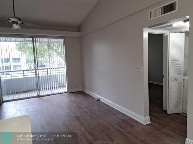 For Rent: $1,750 (1 beds, 1 baths, 862 Square Feet)