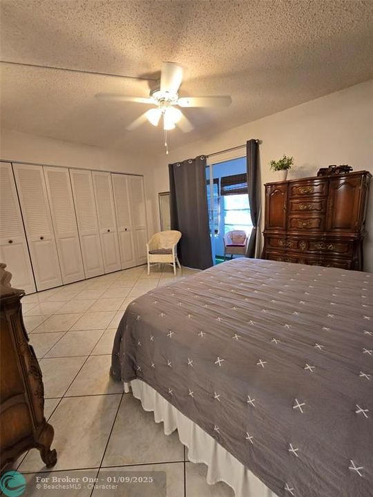 For Sale: $109,000 (1 beds, 1 baths, 706 Square Feet)