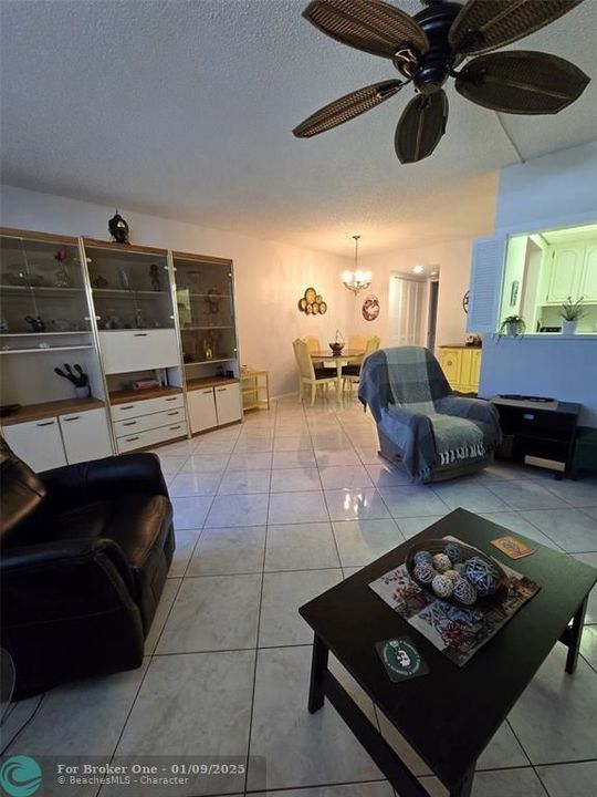 For Sale: $109,000 (1 beds, 1 baths, 706 Square Feet)