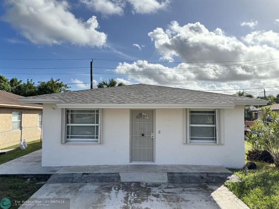 For Sale: $439,990 (3 beds, 2 baths, 1050 Square Feet)