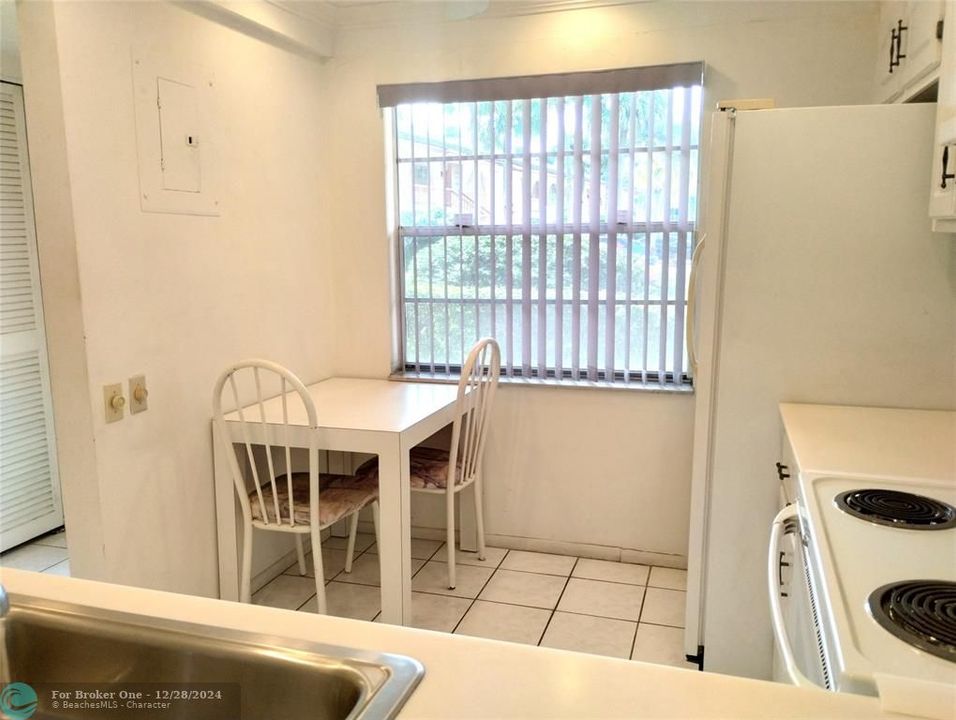 For Sale: $135,000 (2 beds, 2 baths, 940 Square Feet)