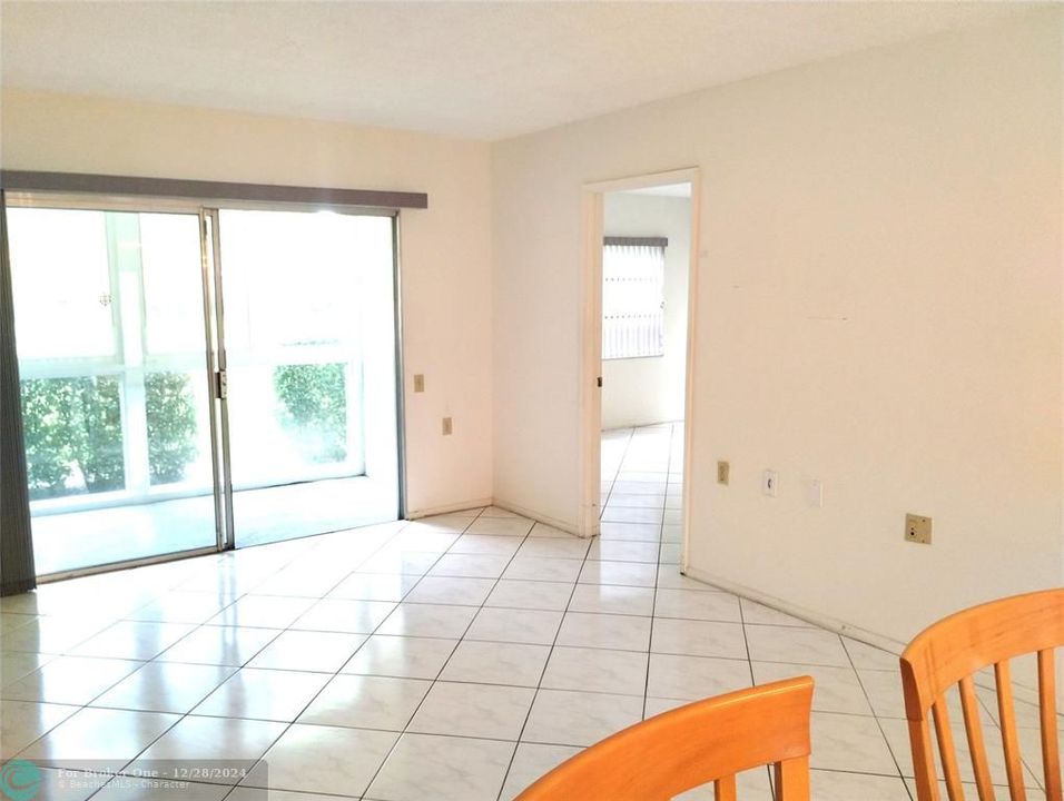 For Sale: $135,000 (2 beds, 2 baths, 940 Square Feet)