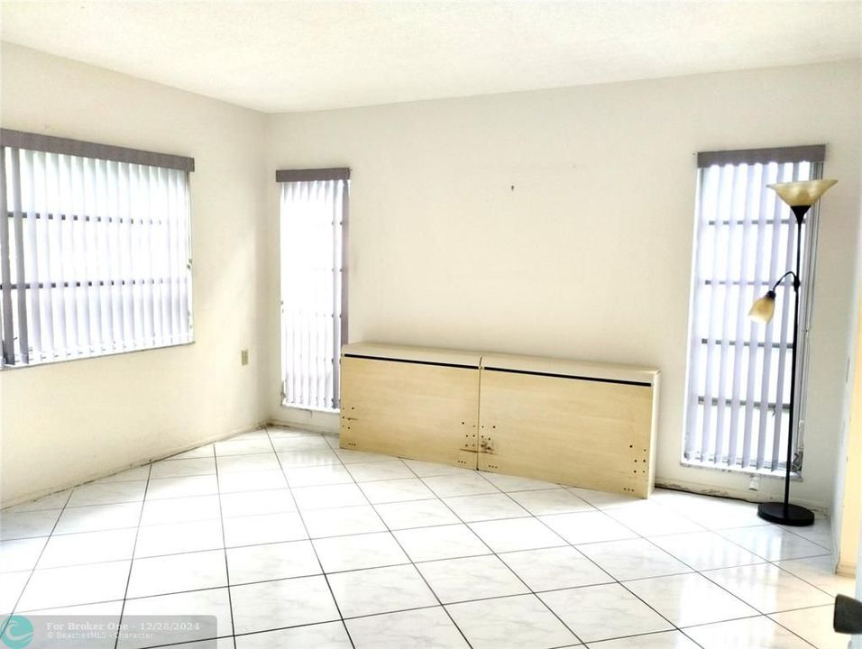 For Sale: $135,000 (2 beds, 2 baths, 940 Square Feet)