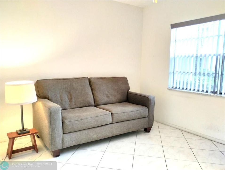 For Sale: $135,000 (2 beds, 2 baths, 940 Square Feet)