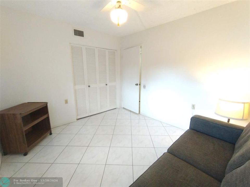 For Sale: $135,000 (2 beds, 2 baths, 940 Square Feet)