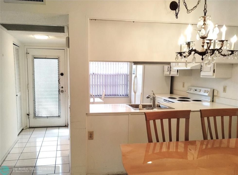 For Sale: $135,000 (2 beds, 2 baths, 940 Square Feet)