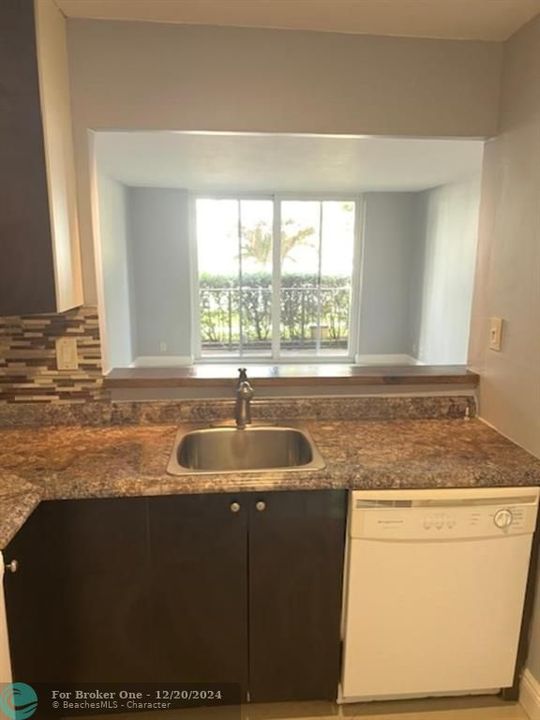 For Rent: $1,950 (1 beds, 1 baths, 600 Square Feet)