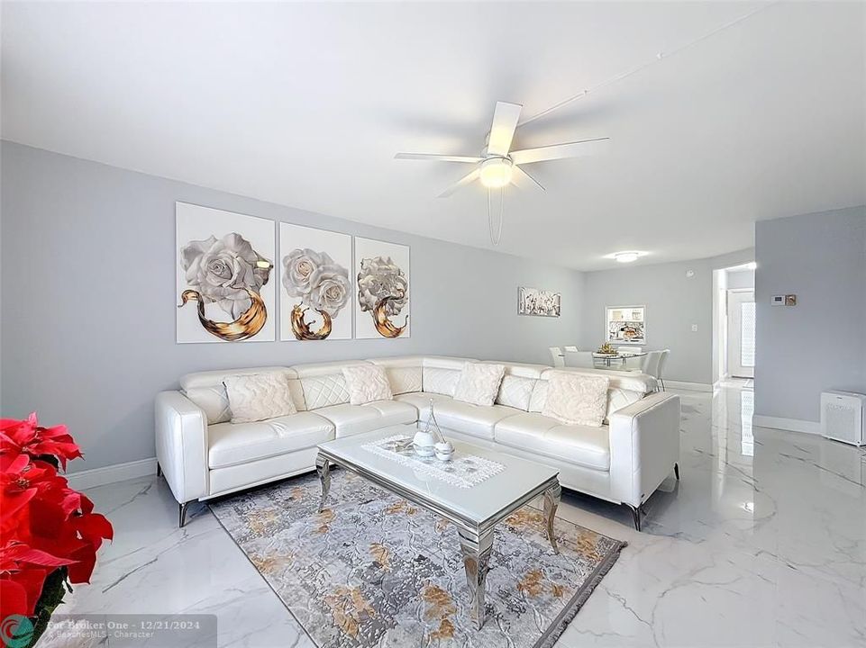 For Sale: $339,000 (2 beds, 2 baths, 980 Square Feet)