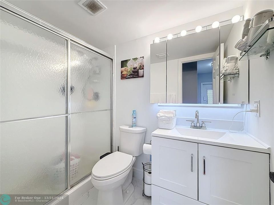 For Sale: $339,000 (2 beds, 2 baths, 980 Square Feet)