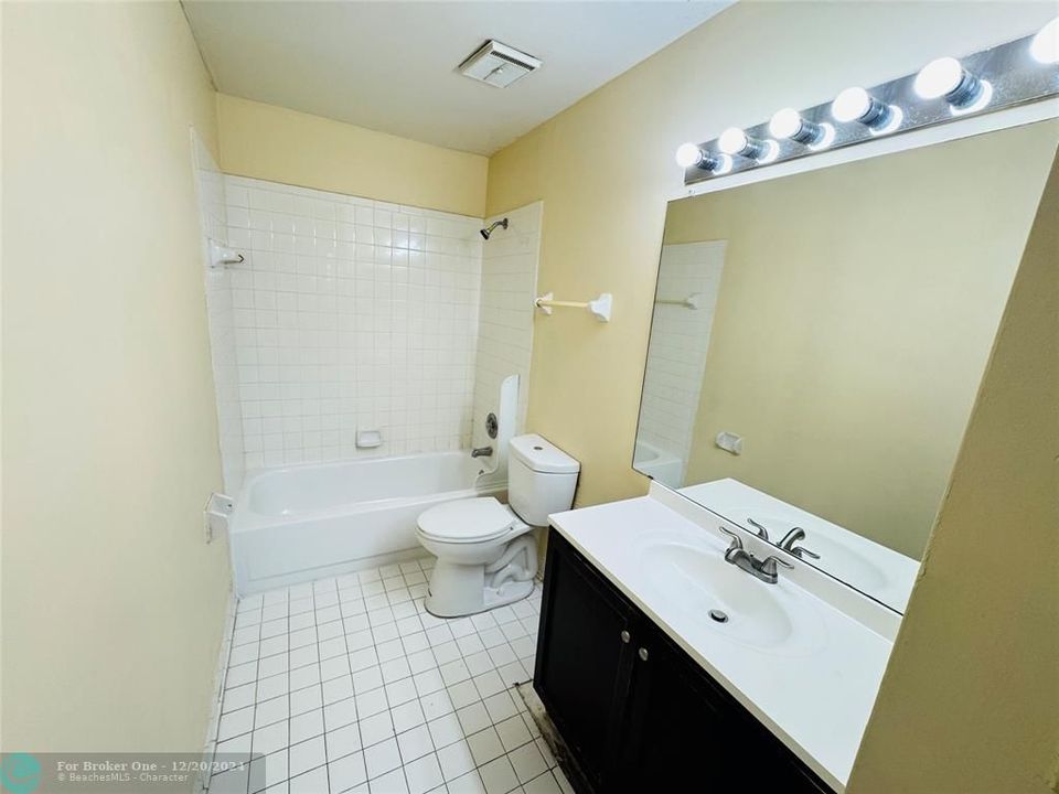 For Sale: $215,000 (2 beds, 2 baths, 1096 Square Feet)