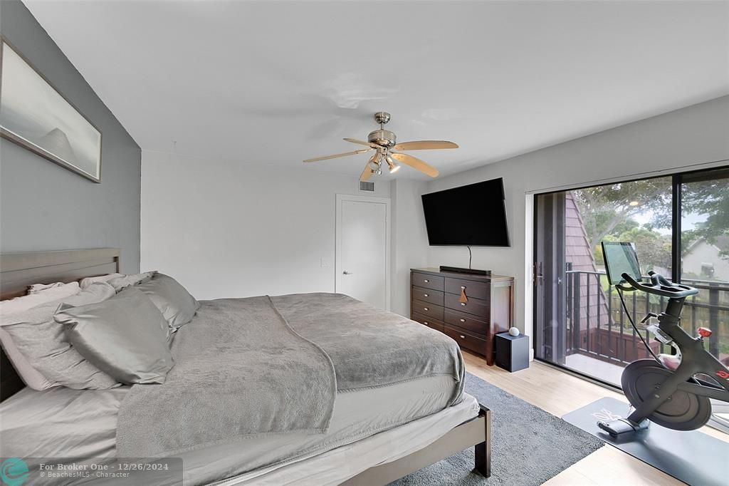 For Sale: $379,500 (2 beds, 2 baths, 1236 Square Feet)