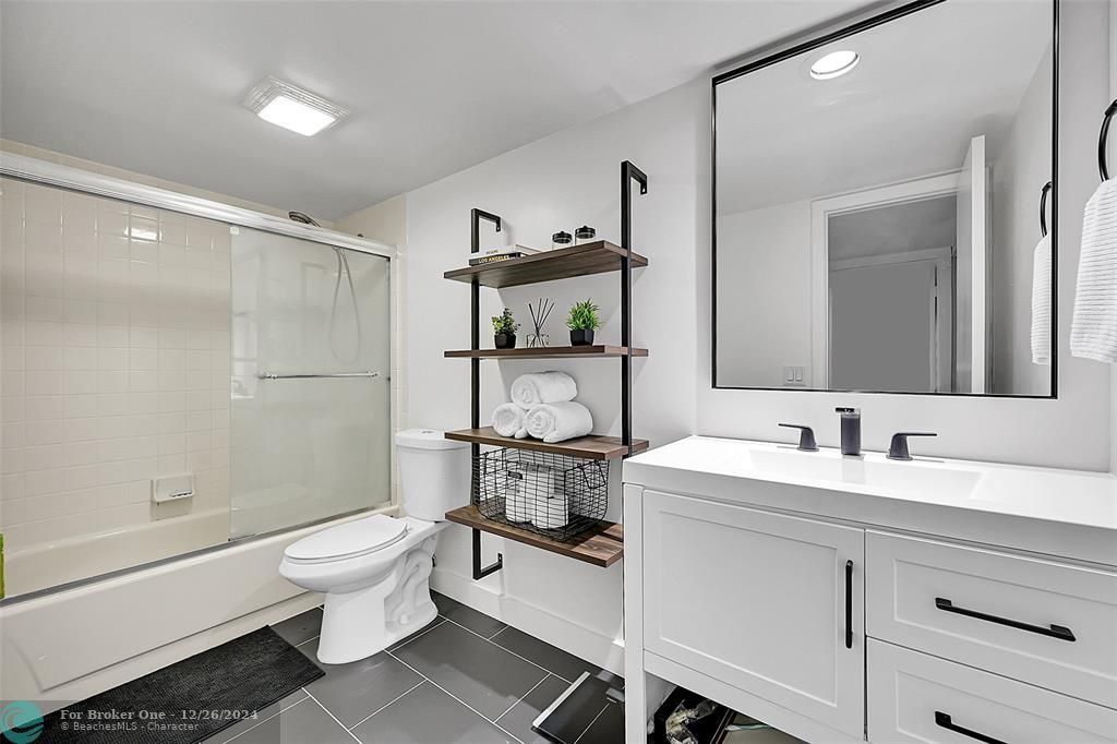 For Sale: $379,500 (2 beds, 2 baths, 1236 Square Feet)