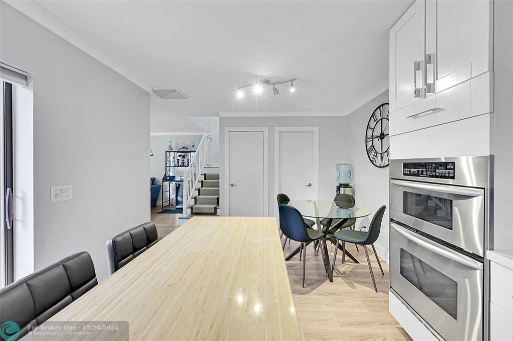 For Sale: $379,500 (2 beds, 2 baths, 1236 Square Feet)