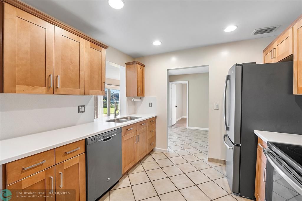 For Sale: $419,000 (2 beds, 2 baths, 1736 Square Feet)