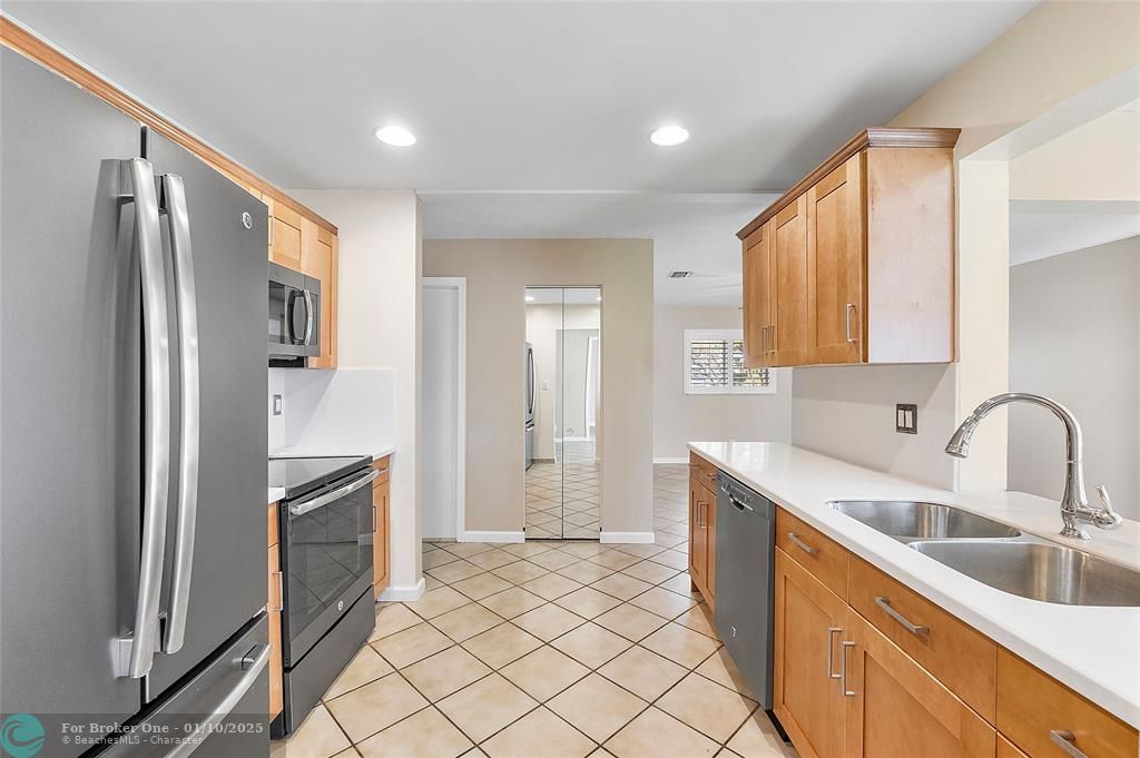 For Sale: $419,000 (2 beds, 2 baths, 1736 Square Feet)