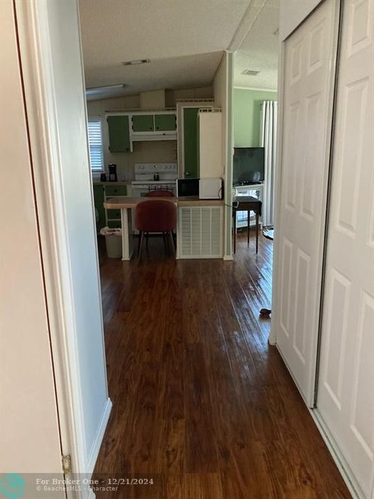 For Sale: $189,000 (2 beds, 2 baths, 1387 Square Feet)