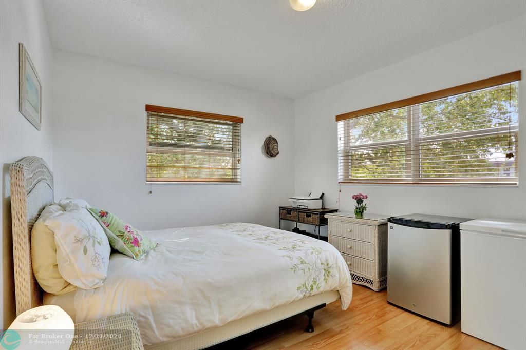 For Sale: $170,000 (2 beds, 2 baths, 944 Square Feet)