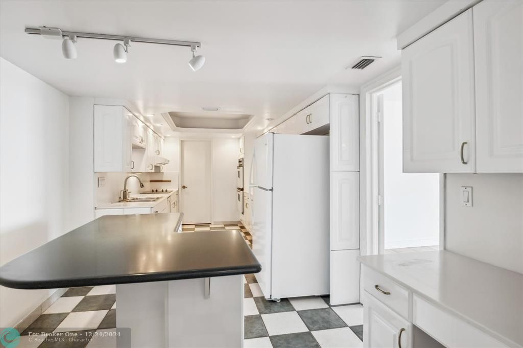 For Sale: $729,000 (2 beds, 2 baths, 1820 Square Feet)