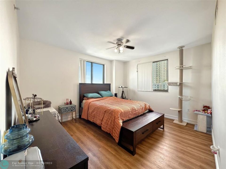 For Sale: $499,000 (2 beds, 2 baths, 1244 Square Feet)