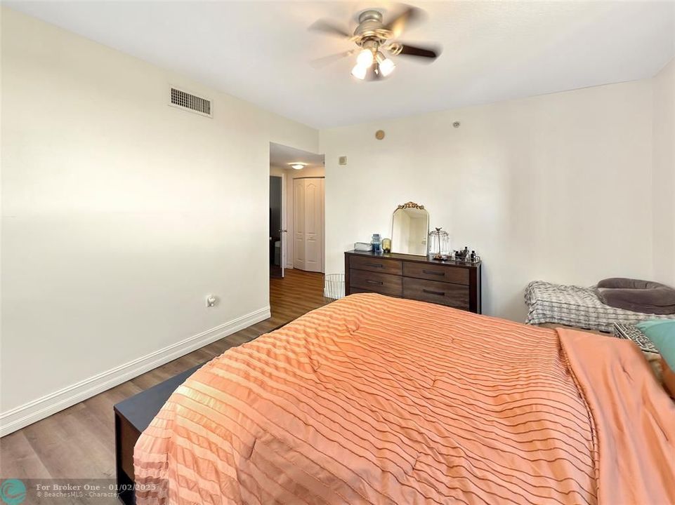 For Sale: $499,000 (2 beds, 2 baths, 1244 Square Feet)