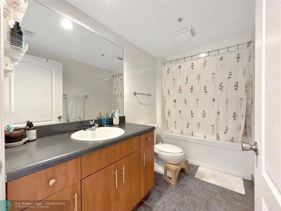 For Sale: $499,000 (2 beds, 2 baths, 1244 Square Feet)