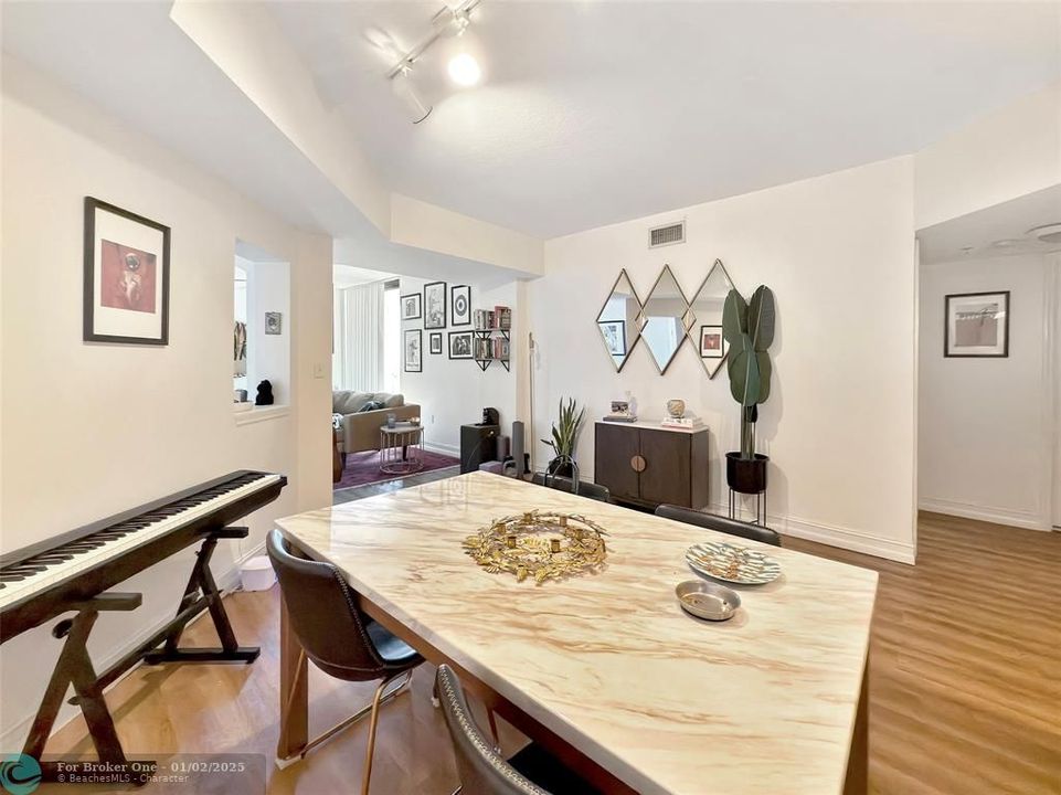 For Sale: $499,000 (2 beds, 2 baths, 1244 Square Feet)