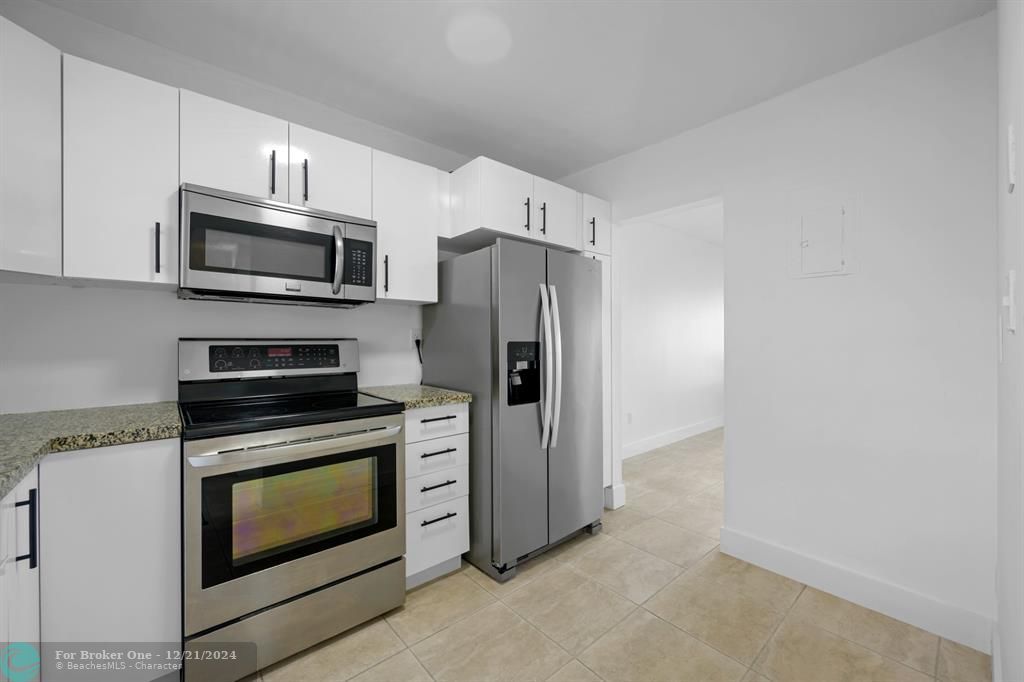 For Sale: $239,900 (2 beds, 2 baths, 1100 Square Feet)