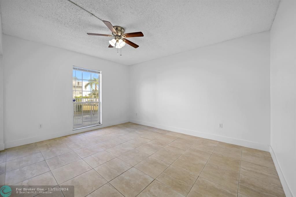 For Sale: $239,900 (2 beds, 2 baths, 1100 Square Feet)