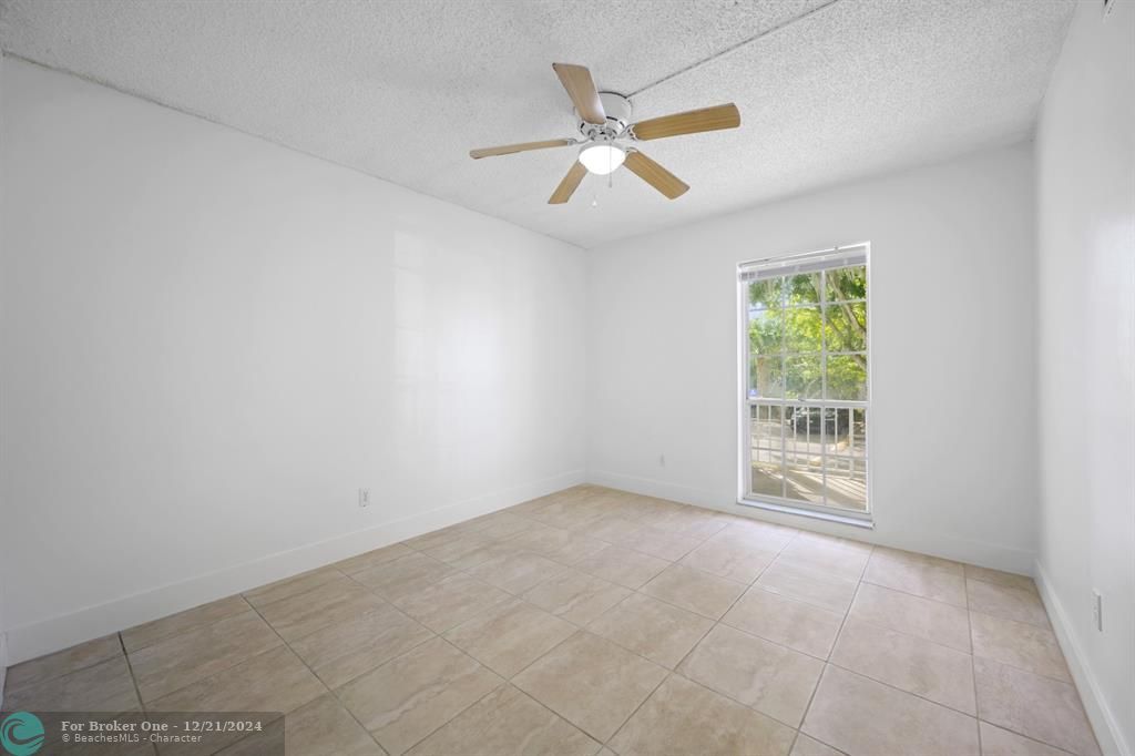 For Sale: $239,900 (2 beds, 2 baths, 1100 Square Feet)