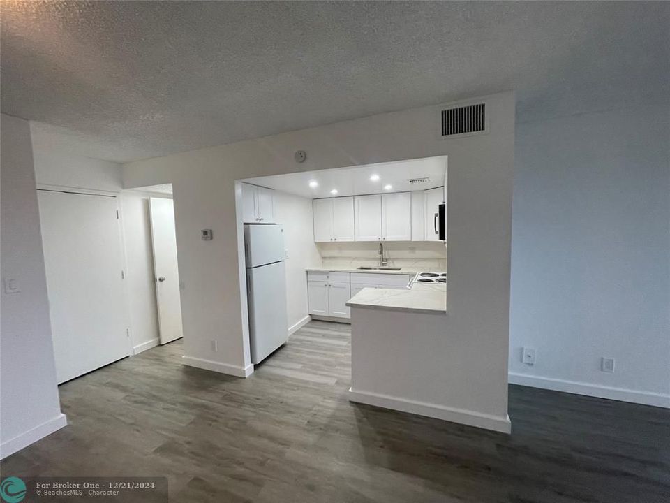 For Rent: $1,500 (1 beds, 1 baths, 800 Square Feet)