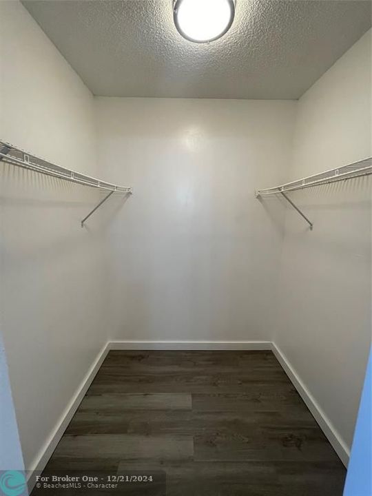 For Rent: $1,500 (1 beds, 1 baths, 800 Square Feet)