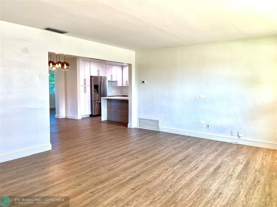 For Rent: $3,500 (3 beds, 2 baths, 1592 Square Feet)