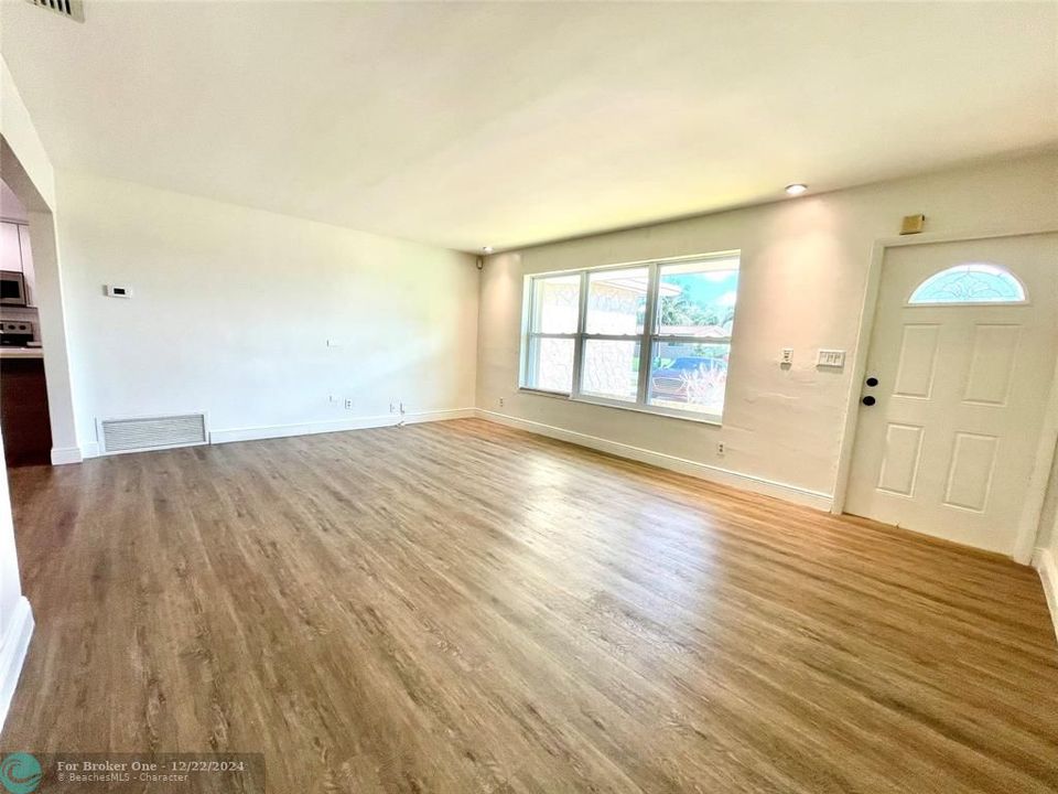 For Rent: $3,500 (3 beds, 2 baths, 1592 Square Feet)