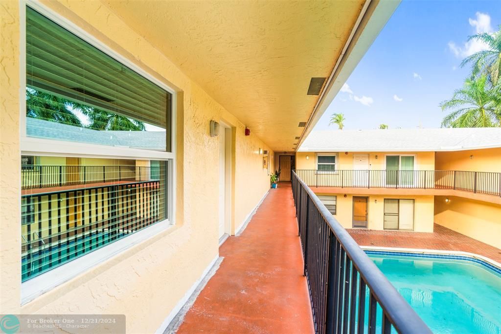 For Rent: $1,925 (1 beds, 1 baths, 728 Square Feet)