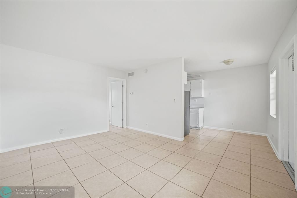 For Rent: $1,595 (1 beds, 1 baths, 900 Square Feet)