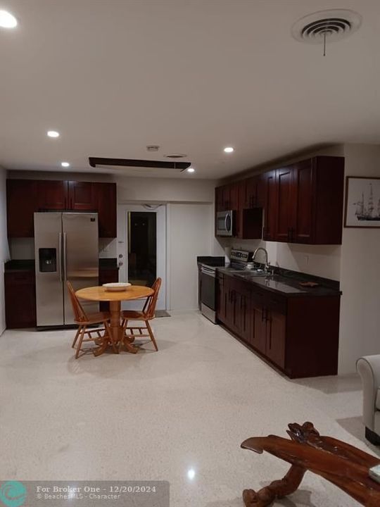 For Rent: $2,500 (2 beds, 2 baths, 1046 Square Feet)