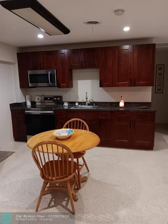 For Rent: $2,500 (2 beds, 2 baths, 1046 Square Feet)