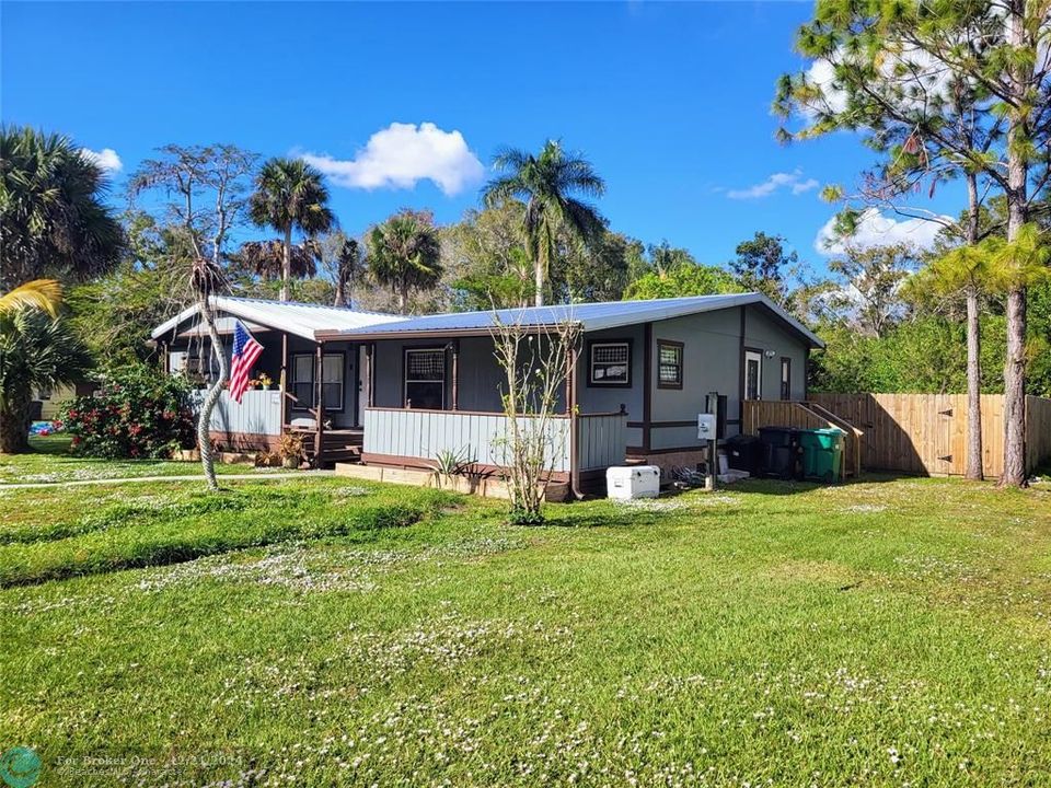 For Sale: $250,000 (3 beds, 2 baths, 1502 Square Feet)