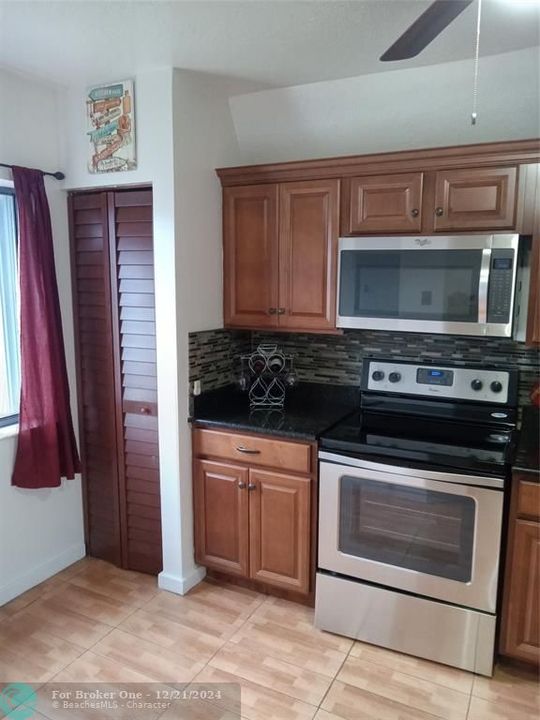 For Sale: $245,000 (2 beds, 2 baths, 1174 Square Feet)