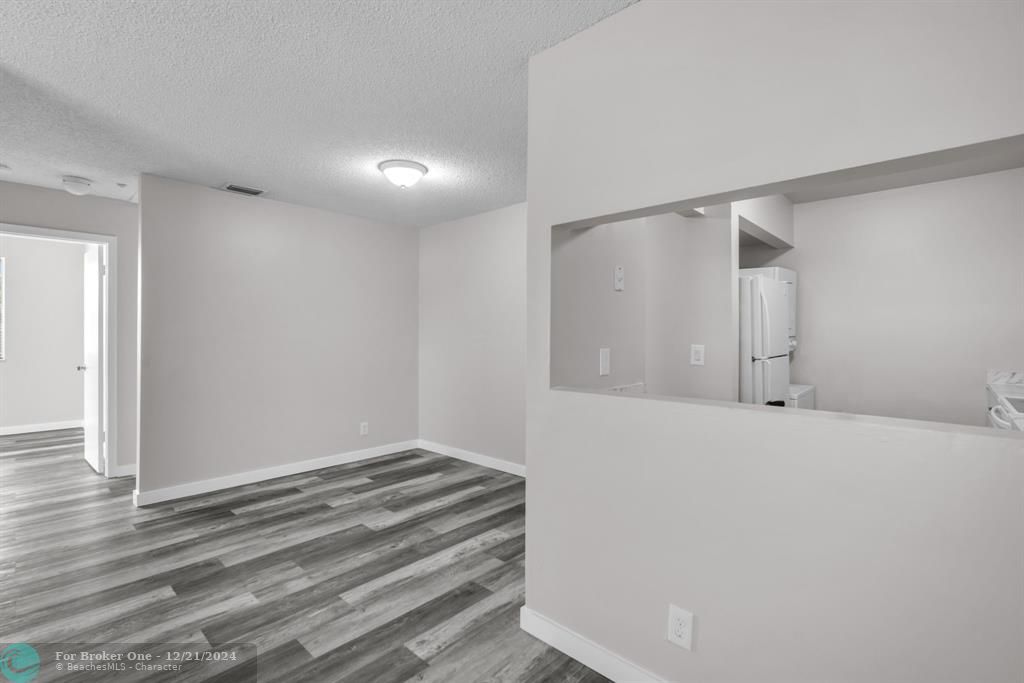 For Sale: $255,000 (2 beds, 2 baths, 760 Square Feet)