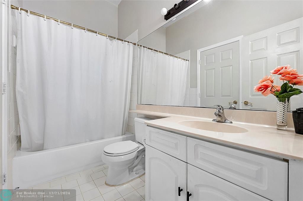 For Rent: $3,200 (2 beds, 2 baths, 1636 Square Feet)