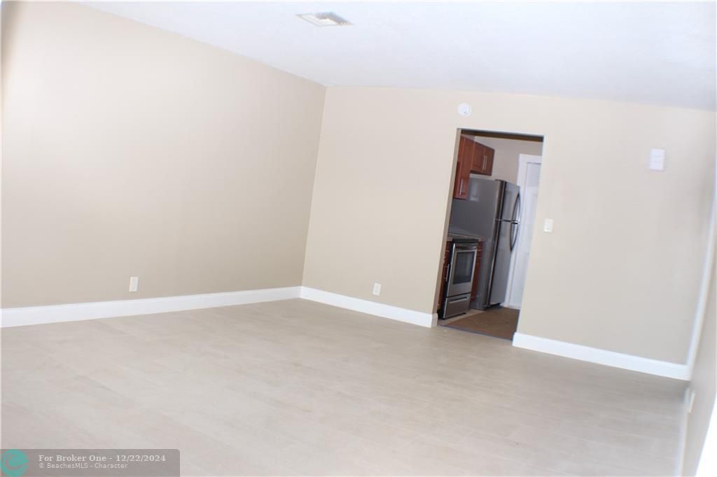 For Sale: $2,200 (2 beds, 1 baths, 1708 Square Feet)