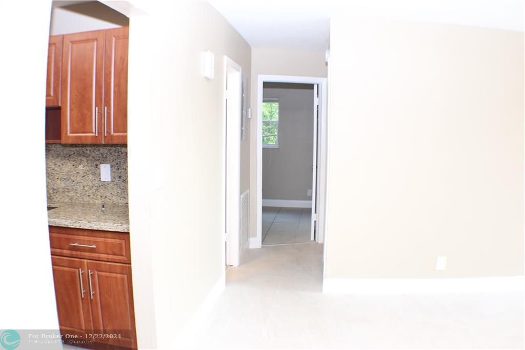 For Sale: $2,200 (2 beds, 1 baths, 1708 Square Feet)