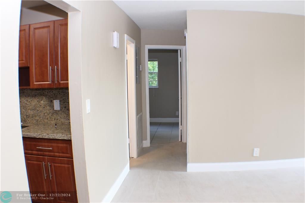 For Sale: $2,200 (2 beds, 1 baths, 1708 Square Feet)