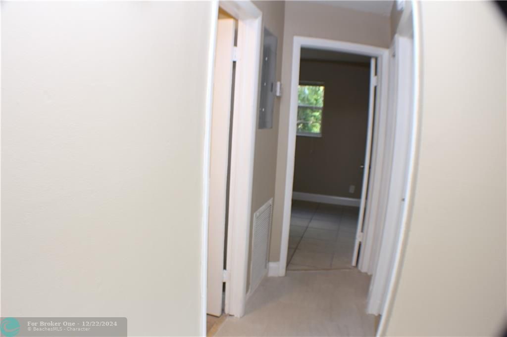 For Sale: $2,200 (2 beds, 1 baths, 1708 Square Feet)