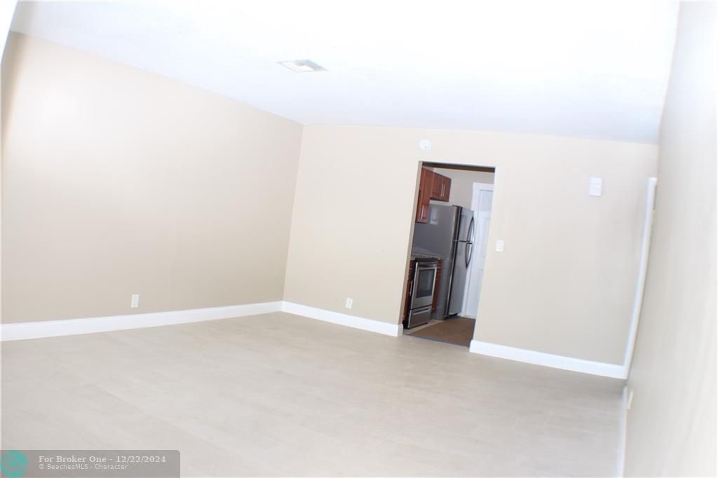 For Sale: $2,200 (2 beds, 1 baths, 1708 Square Feet)